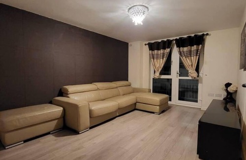 West Thurrock Casa | Lovely 4 Bedroom Home With Private Parking