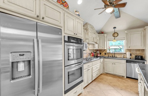 Richardson Casa | Lovely 4-bedroom house in Richardson with Pool