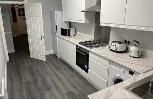 Addiscombe Casa | Lovely 4 Bedroom House in Croydon