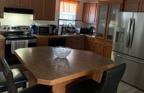 Virginia Beach Casa | Lovely 4-bedroom open concept home 8mins from oceanfront