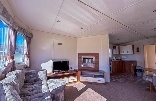 Kessingland Casa | Lovely 4 berth caravan with decking to the side at Kessingland Beach ref 90039BC