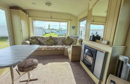Louth Casa | Lovely 4 berth caravan for hire at Sunnydale Holiday Park ref 35225KC