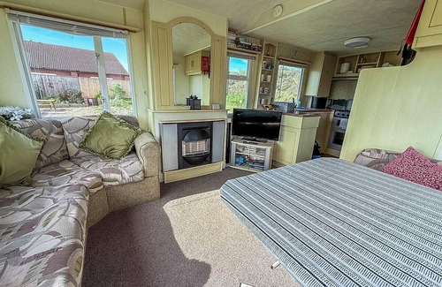 Louth Casa | Lovely 4 berth caravan for hire at Sunnydale Holiday Park ref 35225KC