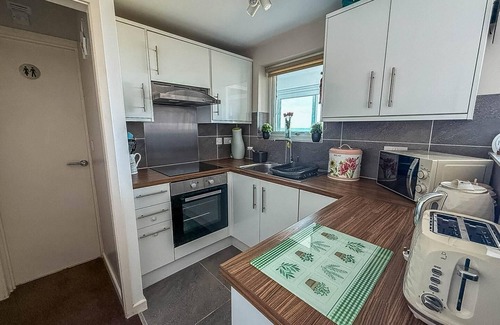 Corton Casa | Lovely 5 berth bungalow at Waterside Village Park in Corton ref 14006W