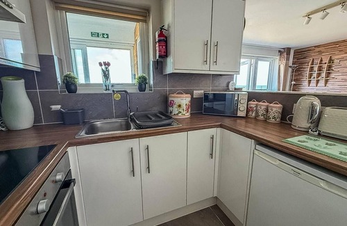 Corton Casa | Lovely 5 berth bungalow at Waterside Village Park in Corton ref 14006W