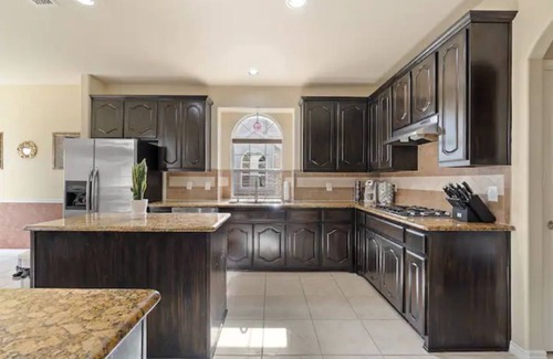Grand Prairie Casa | Lovely 5 BR|GAMEROOM| Cowboys🌟Stadium, Six Flags🎢