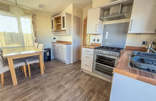 Felixstowe Casa | Lovely 6 berth caravan at Suffolk Sands Holiday Park ref 45010MV