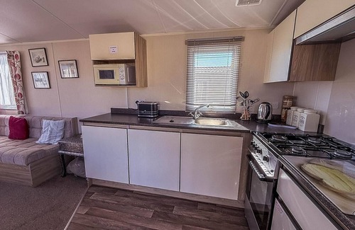 Pakefield Casa | Lovely 6 berth caravan with side decking on Pakefield Holiday Park ref 68032B