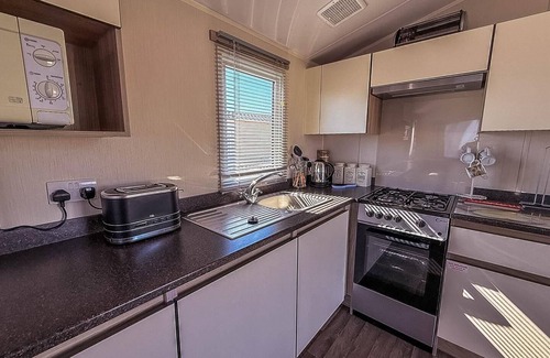 Pakefield Casa | Lovely 6 berth caravan with side decking on Pakefield Holiday Park ref 68032B