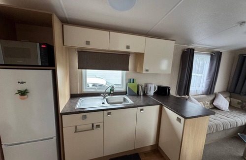 Pakefield Casa | Lovely 6 berth caravan with WiFi at Pakefield, Suffolk 68119BS