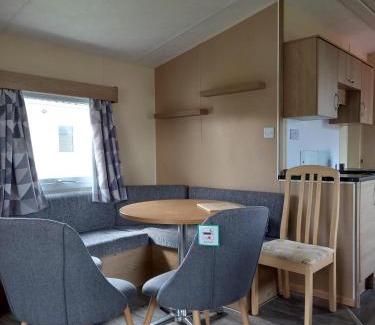 Louth Otro | Lovely 6 Berth Caravan At Sunnydale Holiday Park Ref 35375S