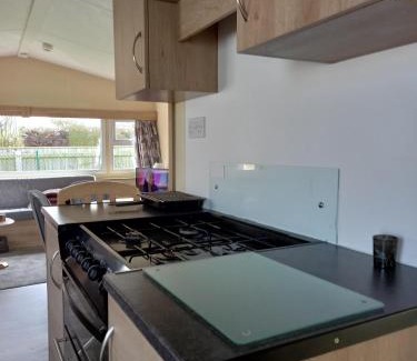 Louth Otro | Lovely 6 Berth Caravan At Sunnydale Holiday Park Ref 35375S
