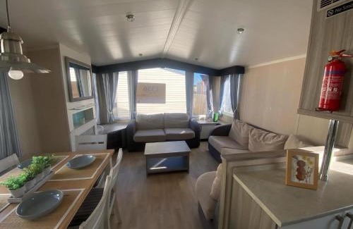 Towyn Otro | Lovely 6 Berth Caravan At Ty Mawr Holiday Park, North Wales Ref 86004K