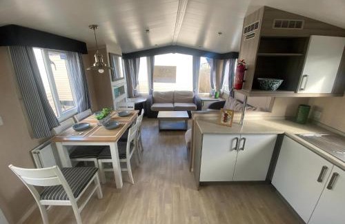 Towyn Otro | Lovely 6 Berth Caravan At Ty Mawr Holiday Park, North Wales Ref 86004K