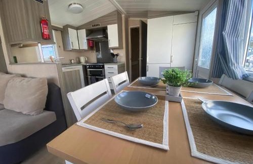 Towyn Otro | Lovely 6 Berth Caravan At Ty Mawr Holiday Park, North Wales Ref 86004K