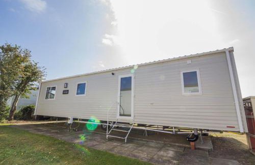 Pakefield Otro | Lovely 6 Berth Caravan Close To The Beach In Suffolk Ref 68030Bs