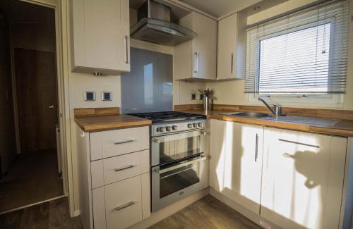 Felixstowe Otro | Lovely 6 Berth Caravan At Suffolk Sands Holiday Park Ref 45010Mv