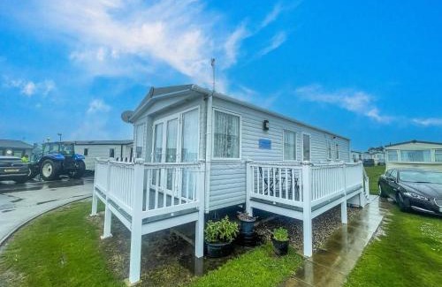 Pakefield Otro | Lovely 6 Berth Caravan With Decking Nearby Pakefield Beach Ref 68006Cl