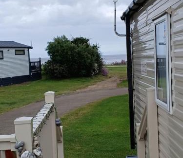 Pakefield Otro | Lovely 6 Berth Caravan With Side Decking On Pakefield Holiday Park Ref 68032B