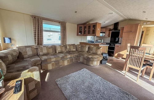 Louth Casa | Lovely 6 berth caravan with decking at Sunnydale Holiday Park ref 35130SD
