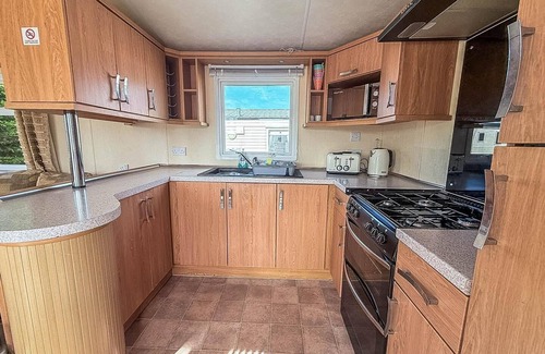Louth Casa | Lovely 6 berth caravan with decking at Sunnydale Holiday Park ref 35130SD