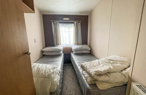 Clacton-on-Sea Casa | Lovely 6 berth caravan at Oaklands Holiday Park ref 39031CW