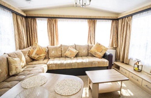 Louth Casa | Lovely 8 berth caravan for hire at Sunnydale Park in Skegness ref 35001JW