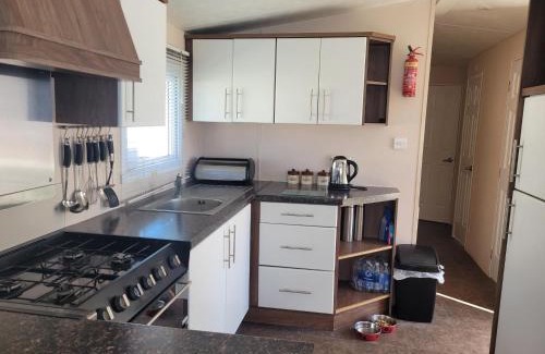Louth Otro | Lovely 8 Berth Caravan With Decking At Sunnydale Park, Lincolnshire Ref 35091Br