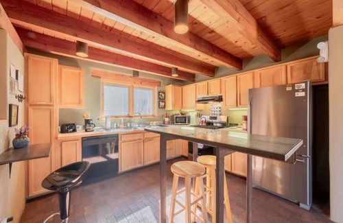 Taos Casa | Lovely Adobe Home With Private Hot Tub