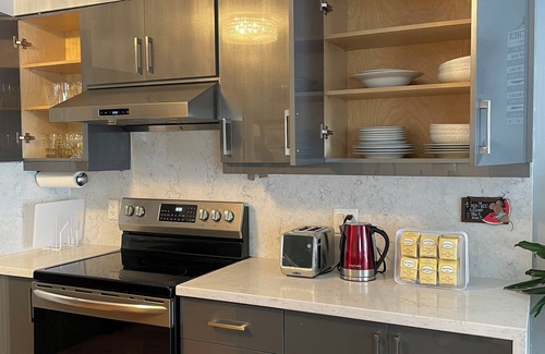London Casa | Lovely and cozy home | 3 Bdr | 8 persons | 2.5 baths | 2 free driveway parkings