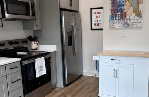 Oxford Condominio | Lovely and Cozy! New 1-Bdr Condo, Sleeps 4! Come stay with Southern Sole!