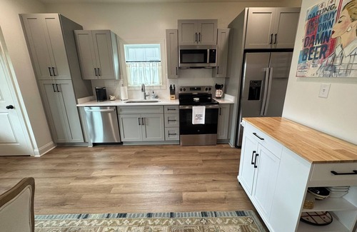 Oxford Condominio | Lovely and Cozy! New 1-Bdr Condo, Sleeps 4! Come stay with Southern Sole!