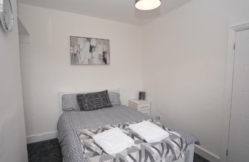 Loxford Apartamento | Lovely and spacious Apt Near Barking Station