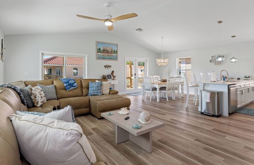 Homosassa Villa | Lovely and spacious brand new - July 2024 - 2 BR, 2 BA villa on stilts