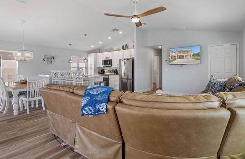 Homosassa Villa | Lovely and spacious brand new - July 2024 - 2 BR, 2 BA villa on stilts