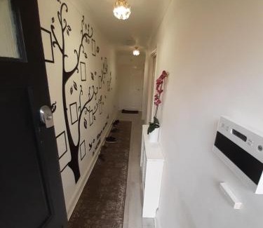 Gravesend Casa | Lovely and Spacious Room with Conservatory