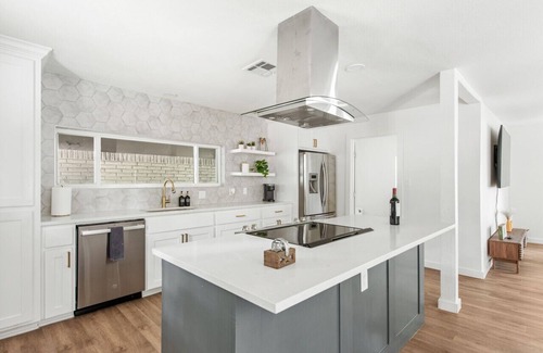 Haltom City Casa | Lovely and Spacious 4 Bedroom House Sleeps 10