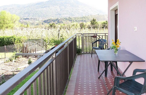 Calceranica al Lago Apartamento | Lovely apartment for 5 guests with WIFI, TV, patio, pets allowed, panoramic view and parking