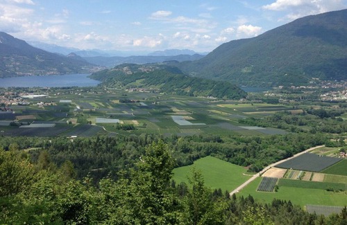 Calceranica al Lago Apartamento | Lovely apartment for 5 guests with WIFI, TV, patio, pets allowed, panoramic view and parking