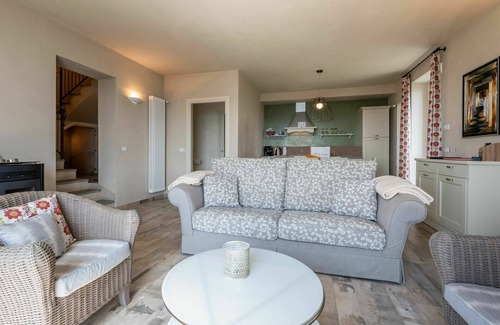 Costigliole d'Asti Casa | Bonito apartamento en villa con piscina, WIFI, A/C, TV, patio, vista panorámica y aparcamiento