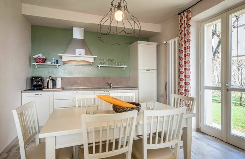 Costigliole d'Asti Casa | Bonito apartamento en villa con piscina, WIFI, A/C, TV, patio, vista panorámica y aparcamiento