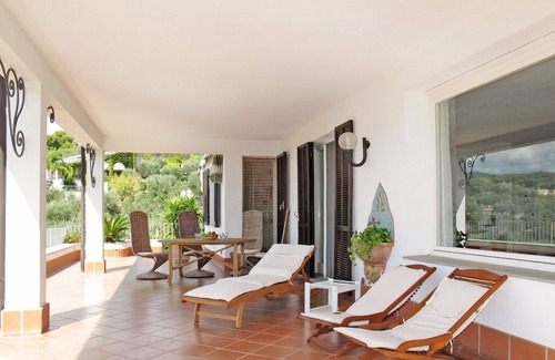 Monade Santa Lucia Villa | Precioso apartamento en villa con piscina, WIFI, TV, patio, vista panorámica, aparcamiento