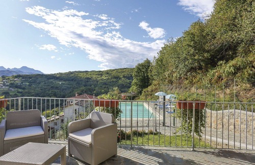 Villa Collemandina Villa | Bonito apartamento en villa con piscina, WIFI, terraza, mascotas permitida y aparcamiento