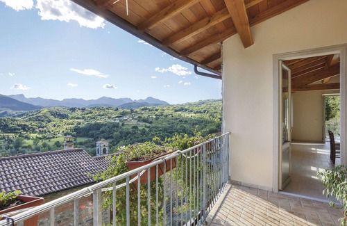 Villa Collemandina Villa | Bonito apartamento en villa con piscina, WIFI, terraza, mascotas permitida y aparcamiento