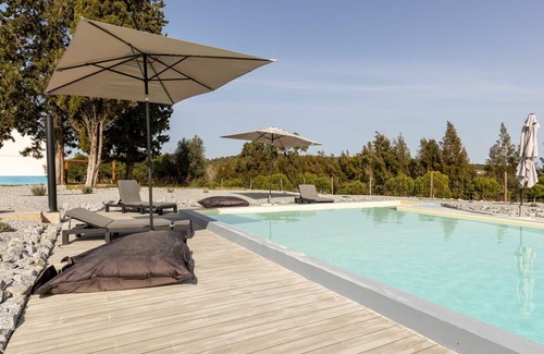 Sao Martinho Villa | Acogedor apartamento en villa para 7 personas con A/C, WIFI, piscina, TV, terraza y aparcamiento