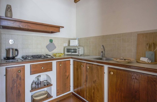 Sesto Fiorentino Villa | Bonito apartamento en villa con piscina, WIFI, TV, terraza, mascotas permitida y aparcamiento