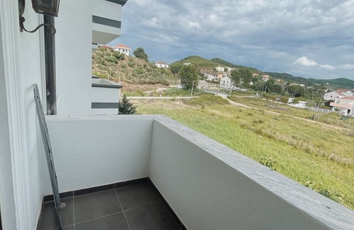 Ishem Apartamento | Lovely Apartment Gjiri Lalzit 1