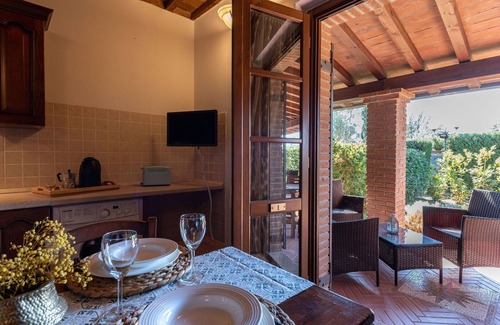 Massa Marittima Casa | Bonito apartamento en villa con WIFI, A/C, TV, terraza, mascotas permitida y aparcamiento