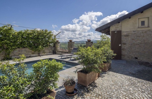 Monforte d'Alba Apartamento | Precioso apartamento para 4 personas con WIFI, piscina y terraza, cerca de Alba