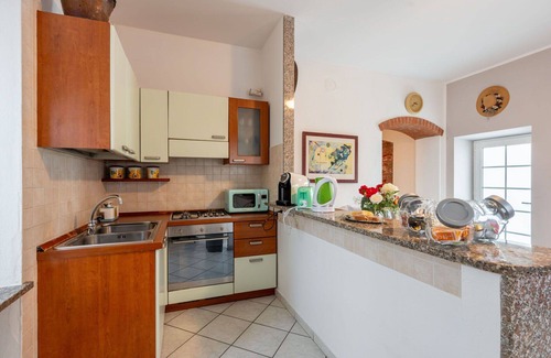 Castell'Alfero Apartamento | Precioso apartamento para 4 personas con piscina, WIFI, TV, patio y aparcamiento